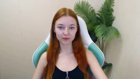 Snapshot of vivien_leight chatting on February 2025 04:15:02 PM Vivien online show from February 2025 04:15:02 PM