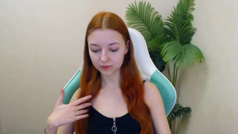 Snapshot of vivien_leight chatting on February 2025 06:37:01 PM Vivien online show from February 2025 06:37:01 PM