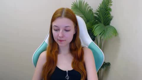 Snapshot of vivien_leight chatting on March 2025 06:50:01 PM Vivien online show from March 2025 06:50:01 PM