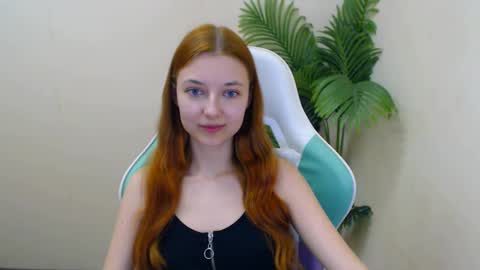 Snapshot of vivien_leight chatting on March 2025 09:54:02 PM Vivien online show from March 2025 09:54:02 PM