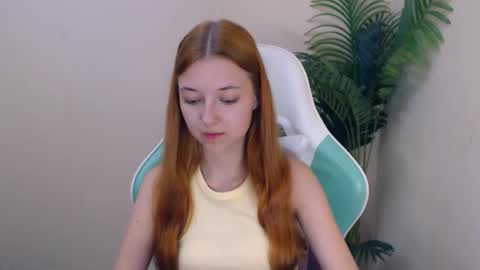 Snapshot of vivien_leight chatting on September 2025 05:56:02 PM Vivien online show from September 2025 05:56:02 PM