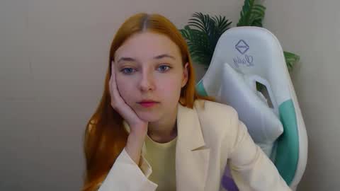 Snapshot of vivien_leight chatting on October 2025 06:08:02 PM Vivien online show from October 2025 06:08:02 PM