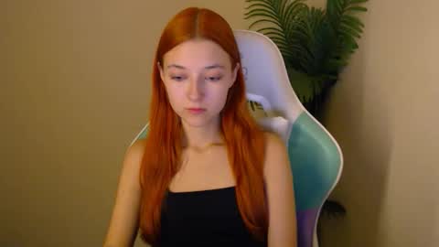 Snapshot of vivien_leight chatting on November 2025 07:24:01 PM Vivien online show from November 2025 07:24:01 PM