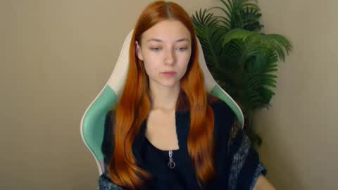 Snapshot of vivien_leight chatting on November 2025 07:02:02 PM Vivien online show from November 2025 07:02:02 PM