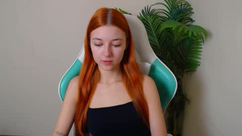 Snapshot of vivien_leight chatting on November 2025 06:42:02 PM Vivien online show from November 2025 06:42:02 PM