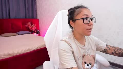 Snapshot of vivien_montclair chatting on June 2026 11:44:01 PM Vivien online show from June 2026 11:44:01 PM