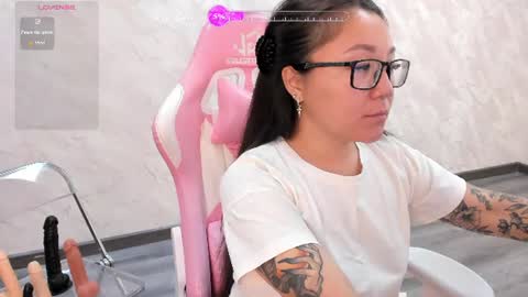 Snapshot of vivien_montclair chatting on July 2026 10:48:01 PM Vivien online show from July 2026 10:48:01 PM