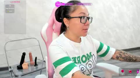 Snapshot of vivien_montclair chatting on July 2026 12:06:02 AM Vivien online show from July 2026 12:06:02 AM