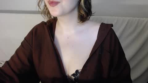 Snapshot of vivienduran chatting on September 2025 01:06:01 AM Viya online show from September 2025 01:06:01 AM