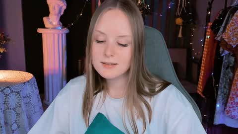 Vivien online show from December 2024 07:22:02 PM