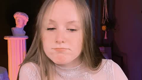 Vivien online show from February 2025 07:53:02 PM