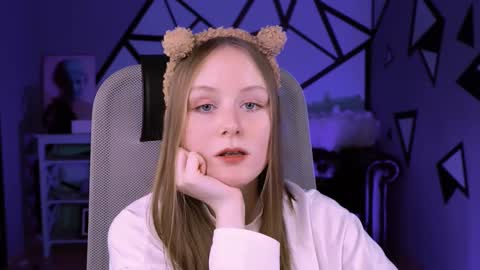 Vivien online show from February 2025 01:48:02 PM