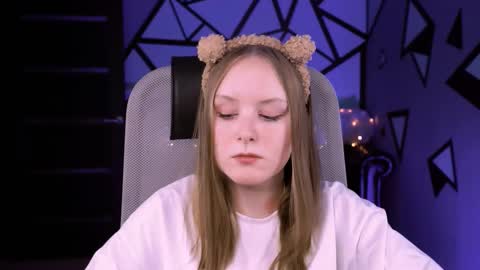 Vivien online show from February 2025 04:50:02 PM