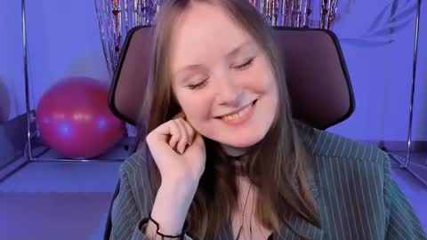 Vivien online show from February 2025 12:10:02 PM