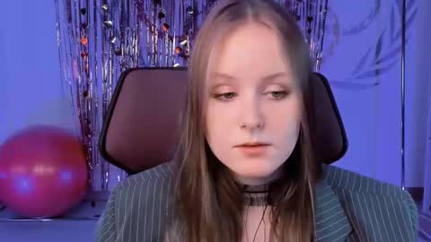 Vivien online show from February 2025 06:21:01 PM