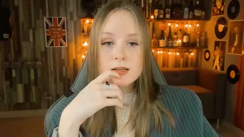 Vivien online show from February 2025 04:14:02 PM