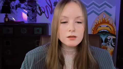 Vivien online show from February 2025 12:19:01 PM