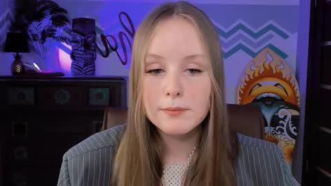 Vivien online show from February 2025 03:25:02 PM