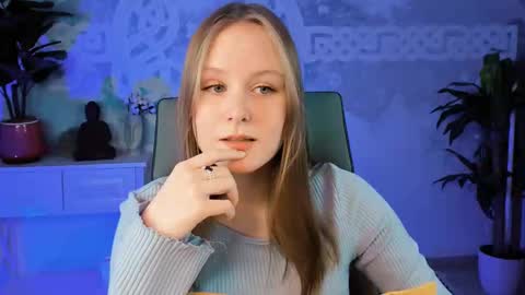 Vivien online show from March 2025 06:21:02 PM