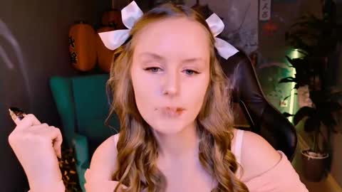 Vivien online show from September 2025 09:08:02 AM