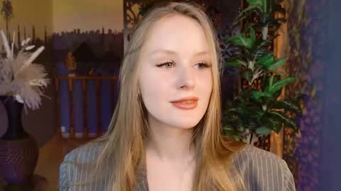 Vivien online show from November 2025 02:09:01 PM