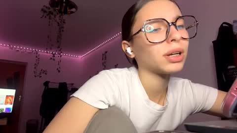 Vivi online show from December 2025 02:45:02 PM