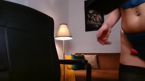 Vivienne online show from April 2026 04:04:01 PM