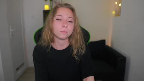 VivienVance online show from May 2026 04:15:01 PM