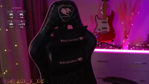 Snapshot of vixxxiee chatting on March 2025 10:43:02 PM vixxxiee online show from March 2025 10:43:02 PM