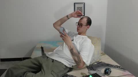 Snapshot of vlad__night chatting on February 2026 04:02:02 AM Vlad online show from February 2026 04:02:02 AM