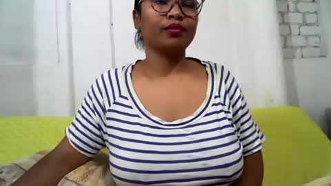 voagelle online show from December 2024 04:25:01 PM