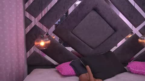 Snapshot of vvioleta_ chatting on February 2025 03:07:02 AM Violeta online show from February 2025 03:07:02 AM