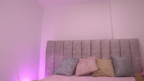 Snapshot of vvioleta_ chatting on November 2025 03:06:01 AM Violeta online show from November 2025 03:06:01 AM