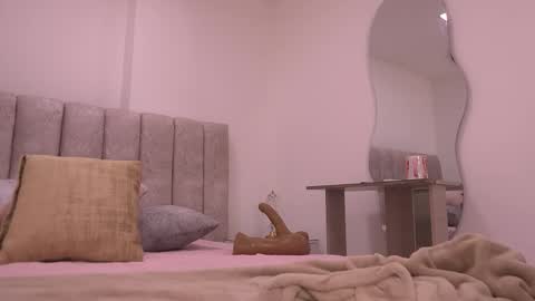 Snapshot of vvioleta_ chatting on November 2025 03:06:02 AM Violeta online show from November 2025 03:06:02 AM