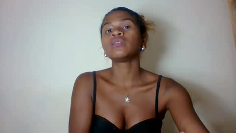 Snapshot of vynarahot chatting on May 2026 06:13:01 PM vynarahot online show from May 2026 06:13:01 PM