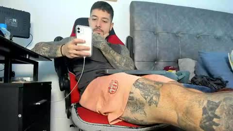 vyxen_ online show from April 2026 08:37:01 PM