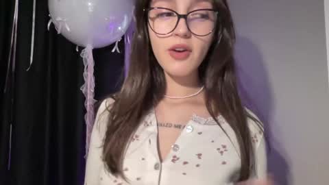 Alice  Before pvt write to me in PM  online show from January 2025 09:33:01 PM