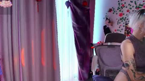 Snapshot of waifu_exe chatting on June 2026 06:21:02 AM Waifu exe online show from June 2026 06:21:02 AM
