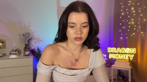 Mia online show from December 2024 02:04:01 PM