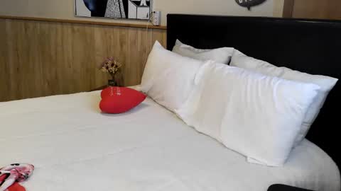 wanderlustgaal online show from September 2025 04:07:02 PM