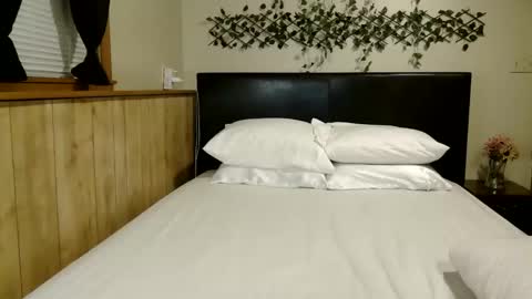 wanderlustgaal online show from December 2025 10:32:01 AM