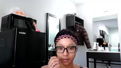 wanderlustgaal online show from February 2026 06:22:01 PM