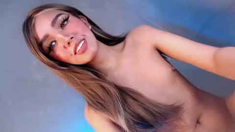 Isla Fox online show from October 2025 08:15:02 AM