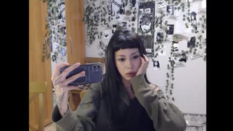 Mina online show from October 2025 07:03:01 PM