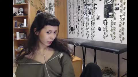 Mina online show from November 2025 01:40:01 AM