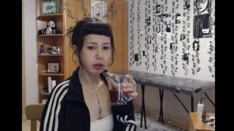 Mina online show from November 2025 07:13:01 PM