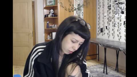 Mina online show from November 2025 08:36:02 PM