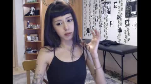 Mina online show from December 2025 07:10:01 PM