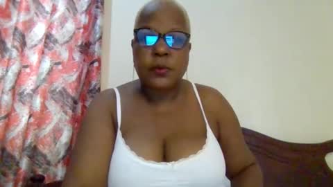 Snapshot of weaverbird25 chatting on May 2026 10:20:02 AM weaverbird25 online show from May 2026 10:20:02 AM