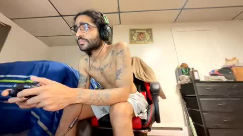 ShootingWebs online show from October 2025 02:20:01 AM